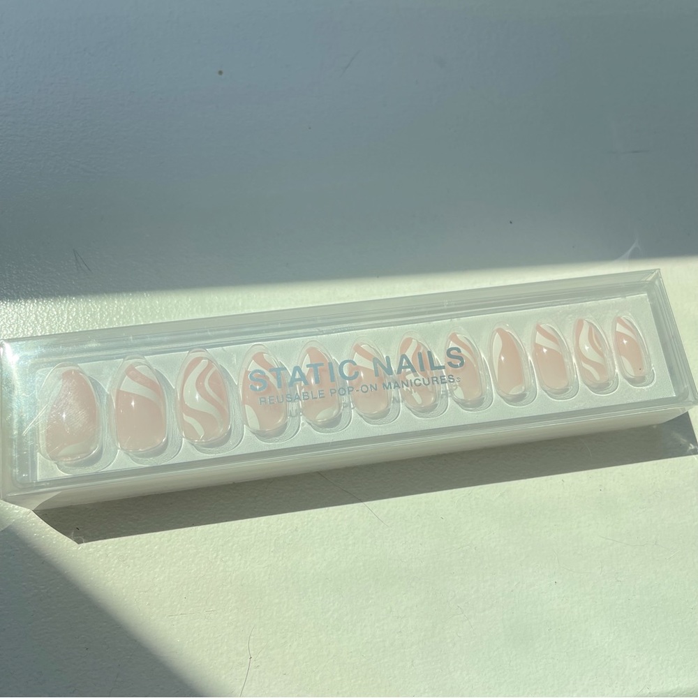 Static Nails Reusable Pop-On Nails - Sway (White) Almond